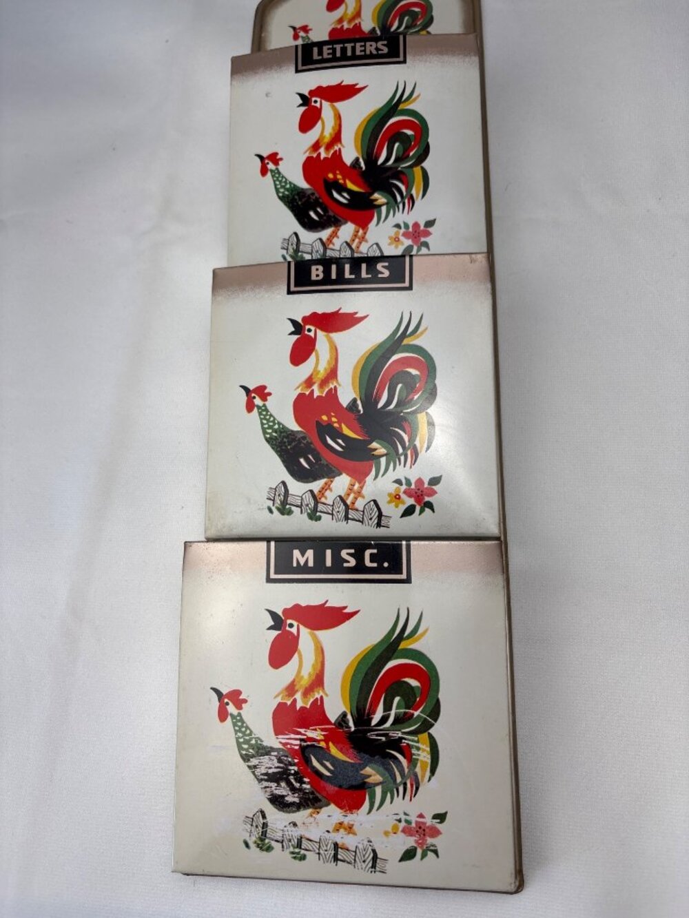 Vintage Tin Metal Rooster Wall Organizer 3 Compartments - Letters Bills Misc - Picture 3 of 12